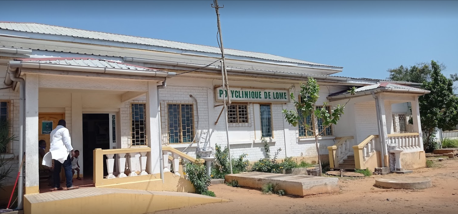 Photo 2 Polyclinique de Lomé dit GAKPODJI rénovée par la Fondation Dr Robert Fiadjoe et ses partenaires (1)