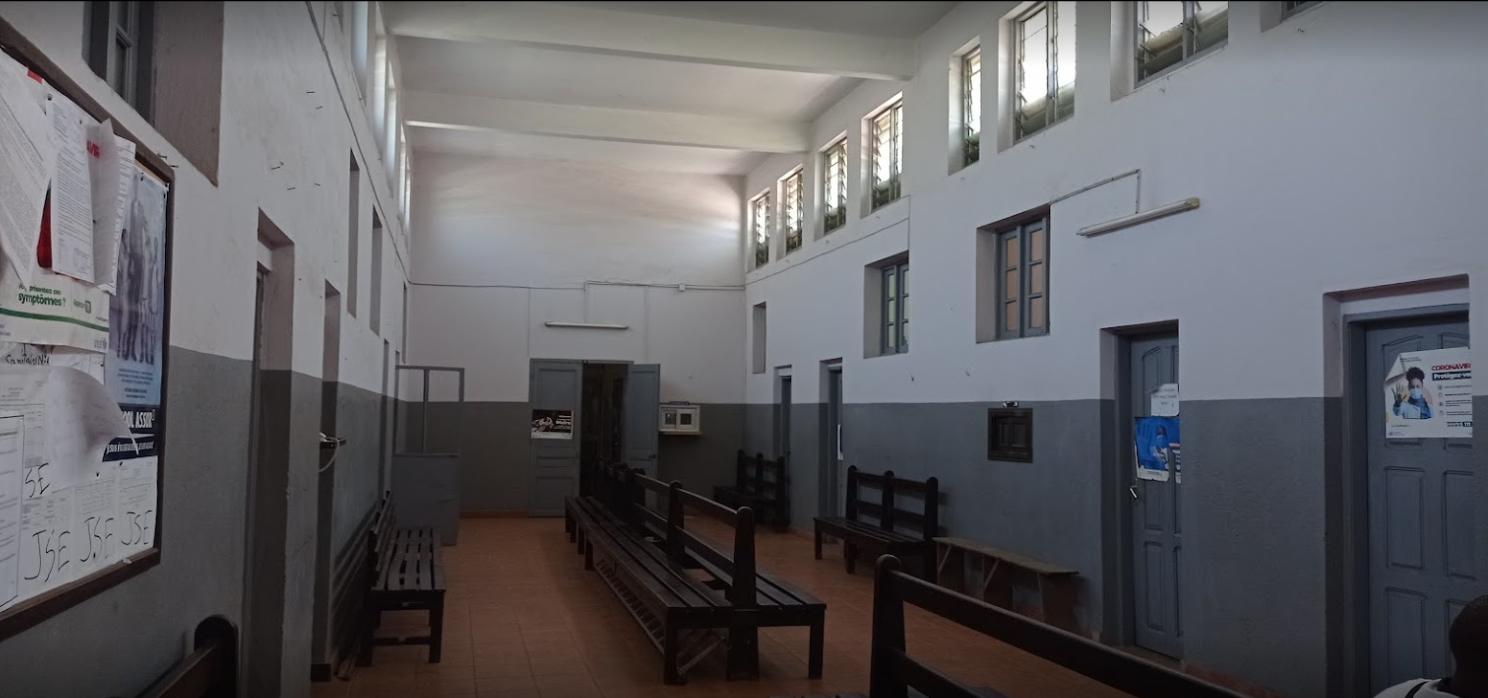 Photo 3 Salle d'accueil Polyclinique de Lomé dit GAKPODJI rénovée par la Fondation Dr Robert Fiadjoe et ses partenaires